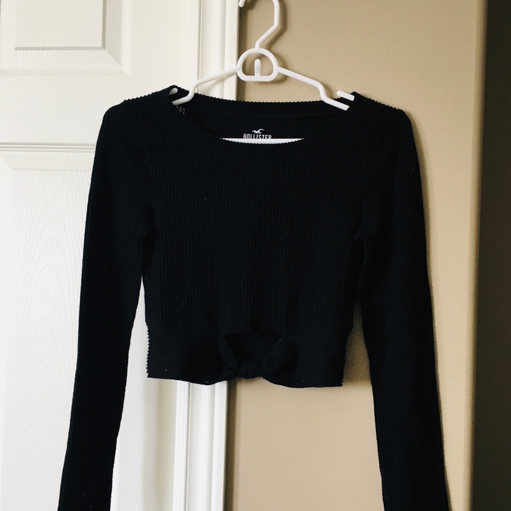 Hollister Black Ribbed Knit Front Knotted Long Sleeve Crop Top